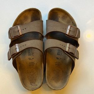 Birkenstocks kids’ size 32